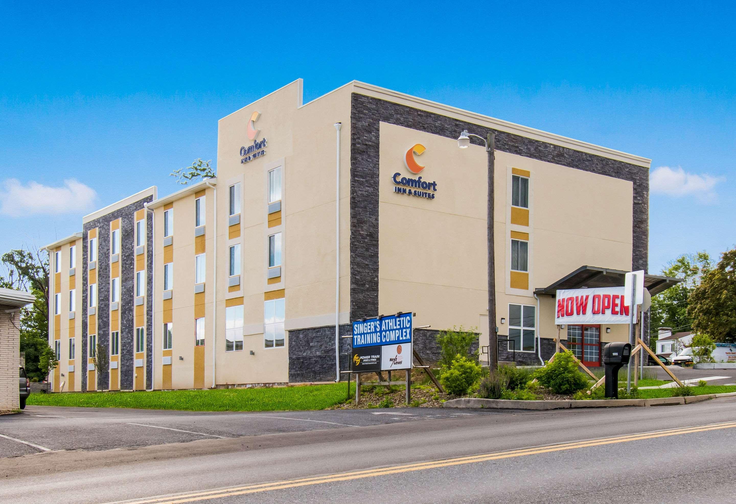 Comfort Inn & Suites Harrisburg - Hershey West Exterior photo